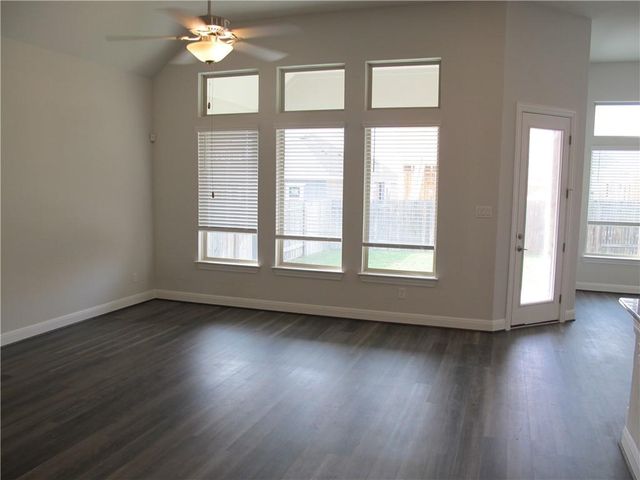 635 Spinnaker LOOP, Kyle, TX 78640