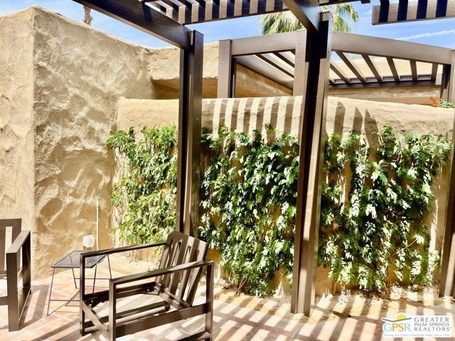 2441 S Birdie Way E, Palm Springs, CA 92264