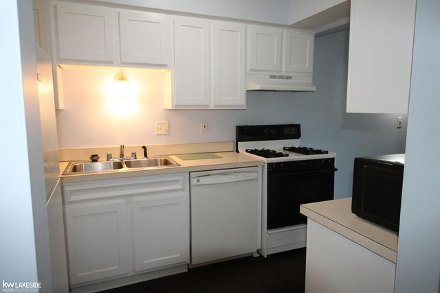 54679 Shelby Road, Utica, MI 48316