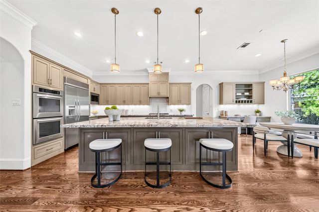 5216 Locust Street, Bellaire, TX 77401