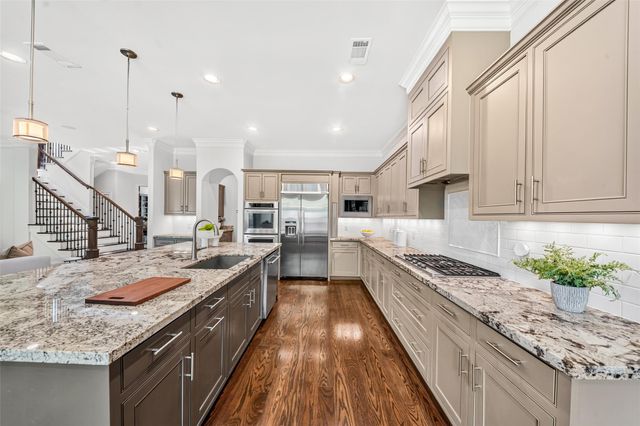 5216 Locust Street, Bellaire, TX 77401