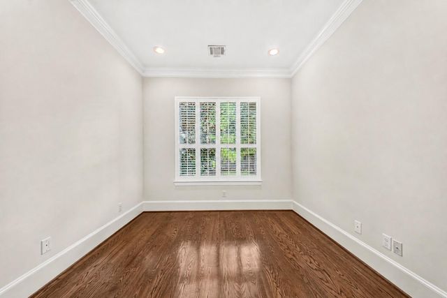 5216 Locust Street, Bellaire, TX 77401