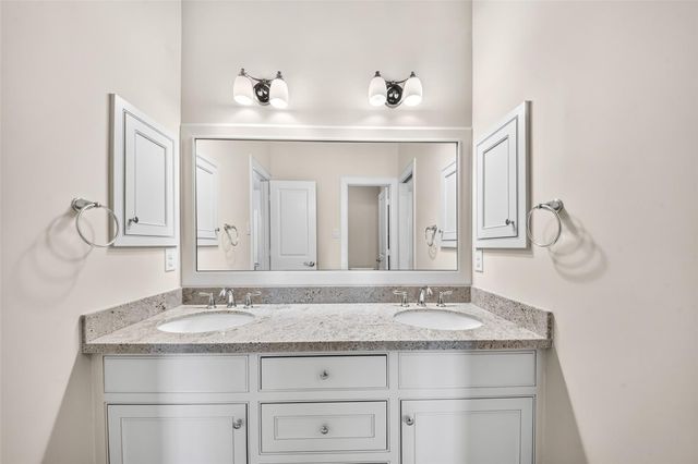 5216 Locust Street, Bellaire, TX 77401