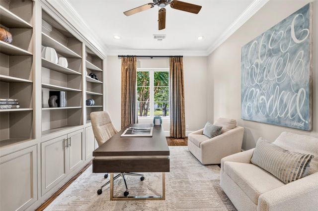 5216 Locust Street, Bellaire, TX 77401