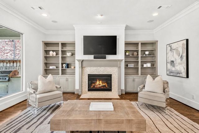 5216 Locust Street, Bellaire, TX 77401