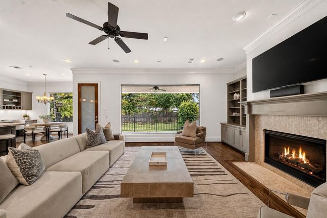 5216 Locust Street, Bellaire, TX 77401