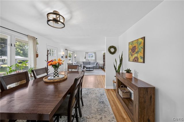 7422 Rosewood Cir, Cicero, NY 13212