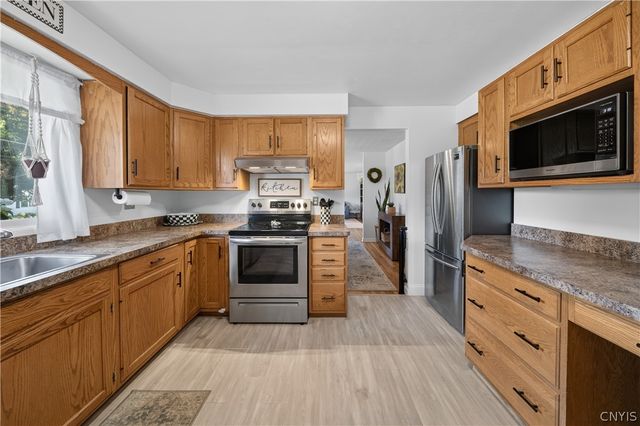 7422 Rosewood Cir, Cicero, NY 13212
