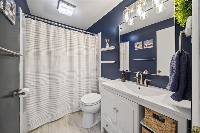 7422 Rosewood Cir, Cicero, NY 13212