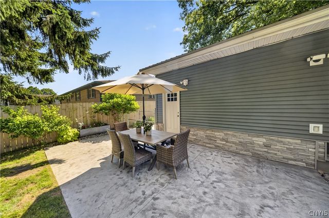 7422 Rosewood Cir, Cicero, NY 13212