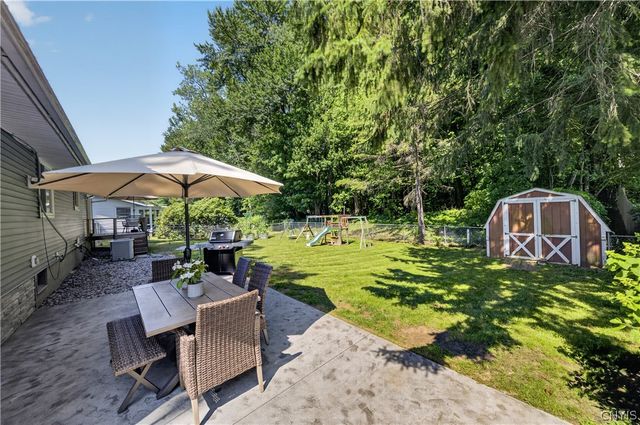 7422 Rosewood Cir, Cicero, NY 13212