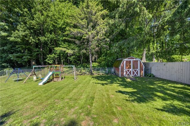 7422 Rosewood Cir, Cicero, NY 13212