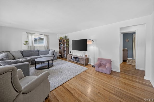 7422 Rosewood Cir, Cicero, NY 13212