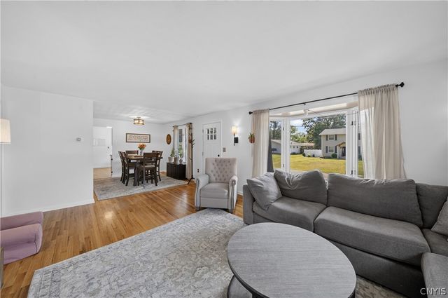 7422 Rosewood Cir, Cicero, NY 13212