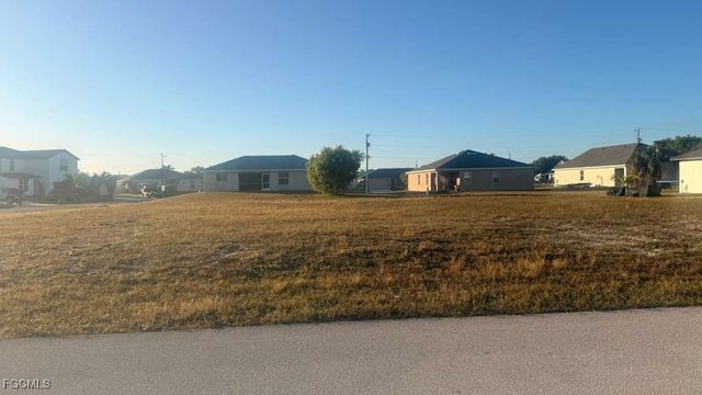 516 SW 30th TER, Cape Coral, FL 33914