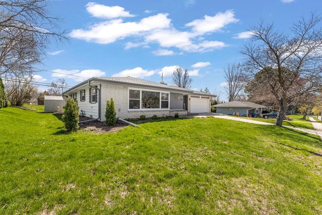 1621 Pine STREET, Grafton, WI 53024