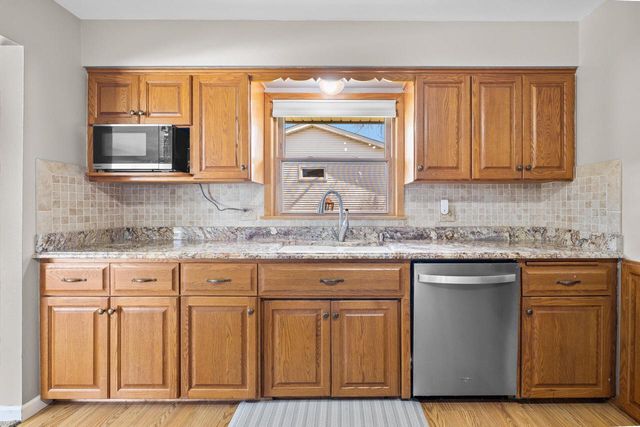 1621 Pine STREET, Grafton, WI 53024