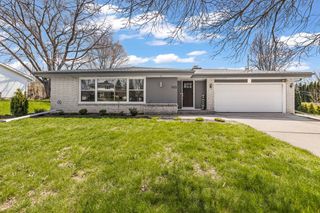 1621 Pine STREET, Grafton, WI 53024