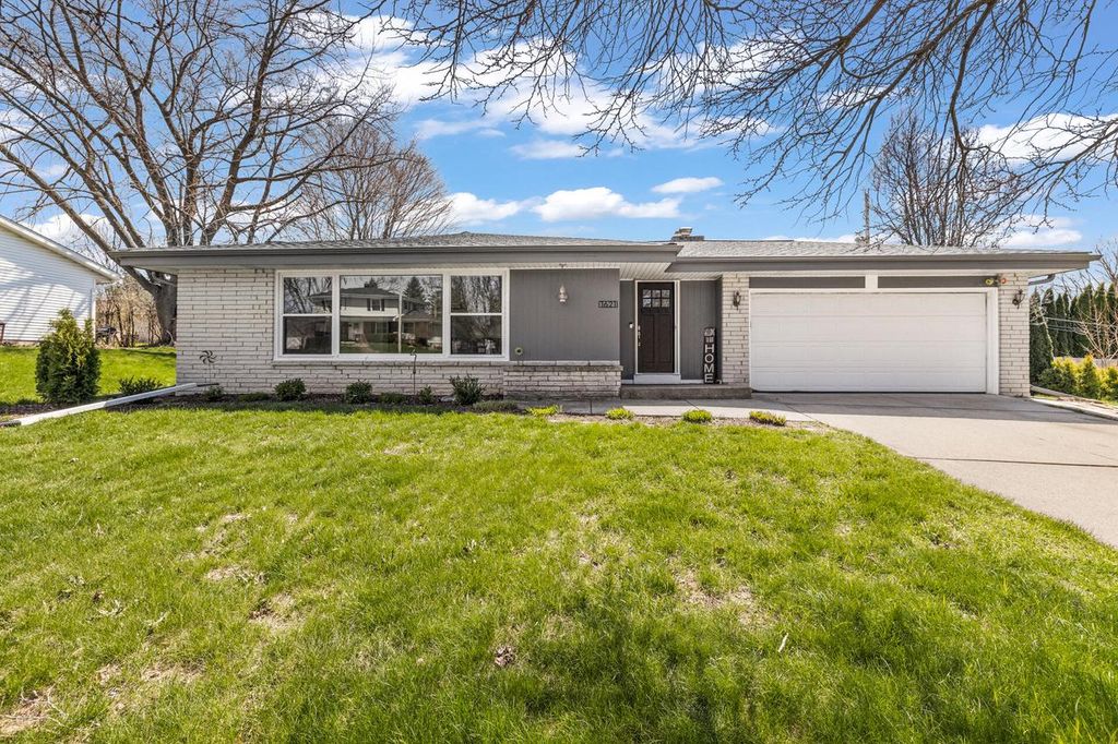 1621 Pine STREET, Grafton, WI 53024