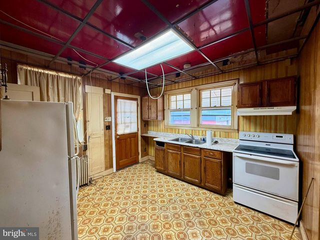 620 N STUART ST, Baltimore, MD 21221