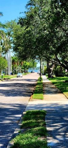 219 24TH STREET W, Bradenton, FL 34205