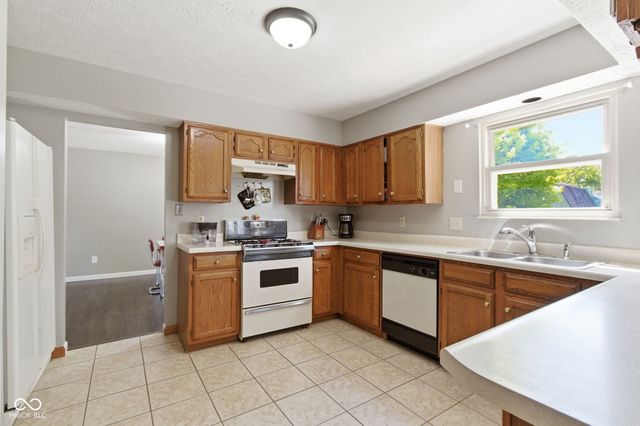 7830 Oakshot Lane, Indianapolis, IN 46268
