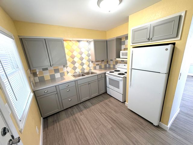 823 S Erie St, Wichita, KS 67211