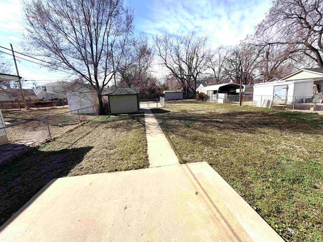 823 S Erie St, Wichita, KS 67211