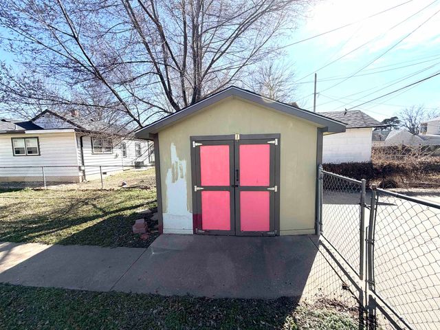 823 S Erie St, Wichita, KS 67211