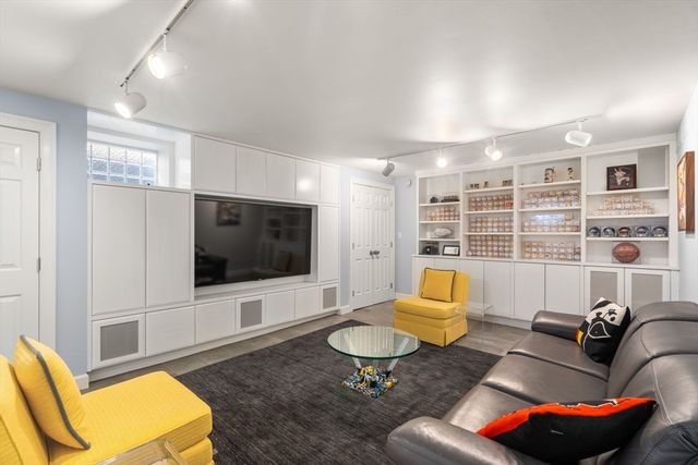 26 Bothfeld Rd, Newton, MA 02459