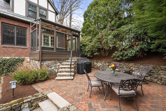 26 Bothfeld Rd, Newton, MA 02459