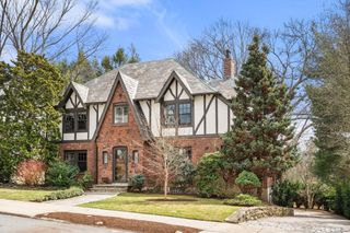 26 Bothfeld Rd, Newton, MA 02459
