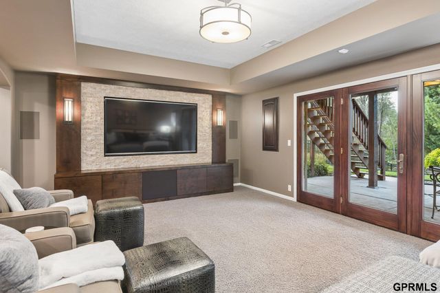 18218 Ontario Street, Omaha, NE 68130