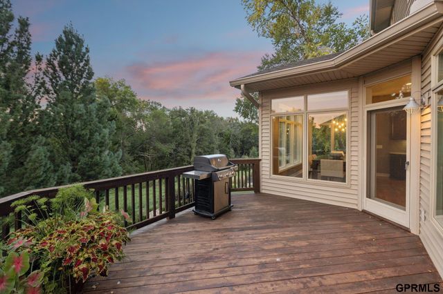 18218 Ontario Street, Omaha, NE 68130