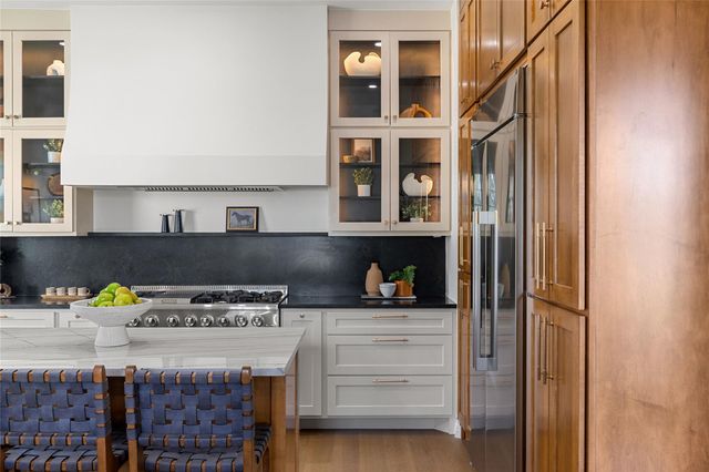 601 Hays Country Acres RD, Dripping Springs, TX 78620