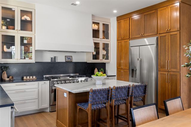 601 Hays Country Acres RD, Dripping Springs, TX 78620