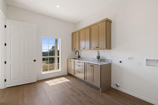 601 Hays Country Acres RD, Dripping Springs, TX 78620