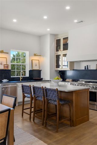 601 Hays Country Acres RD, Dripping Springs, TX 78620