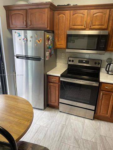 9277 Wedgewood Lane C13, Tamarac, FL 33321