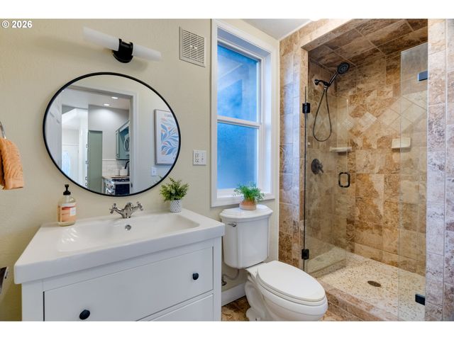 223 S WHITAKER St, Portland, OR 97239