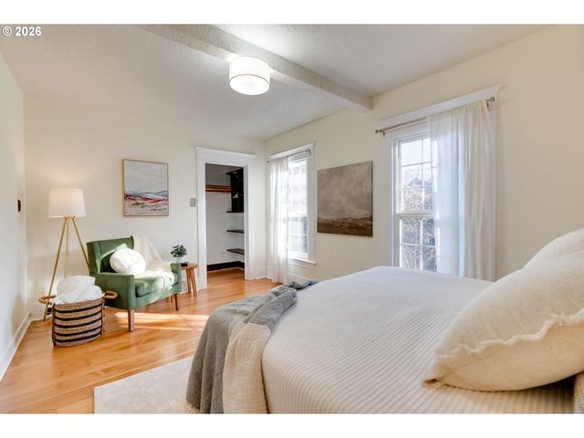 223 S WHITAKER St, Portland, OR 97239