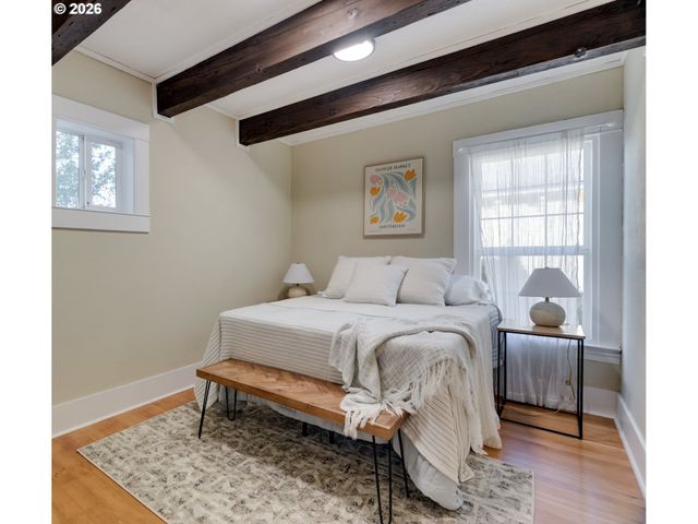 223 S WHITAKER St, Portland, OR 97239