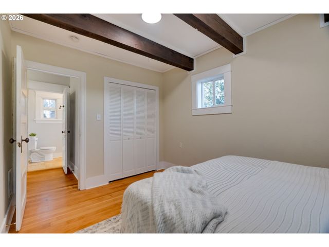 223 S WHITAKER St, Portland, OR 97239