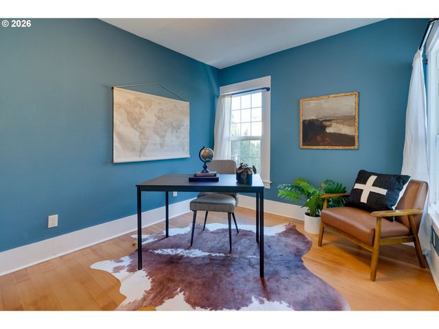 223 S WHITAKER St, Portland, OR 97239