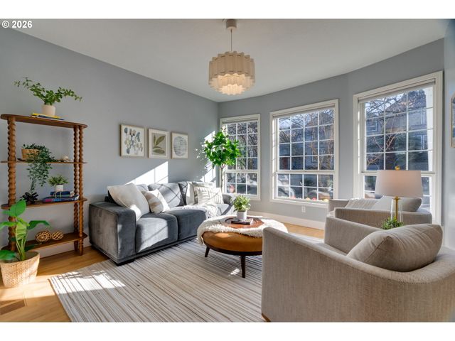 223 S WHITAKER St, Portland, OR 97239