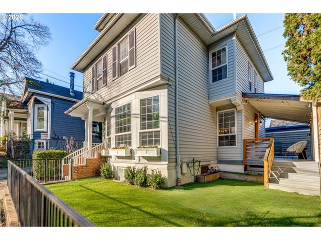 223 S WHITAKER St, Portland, OR 97239