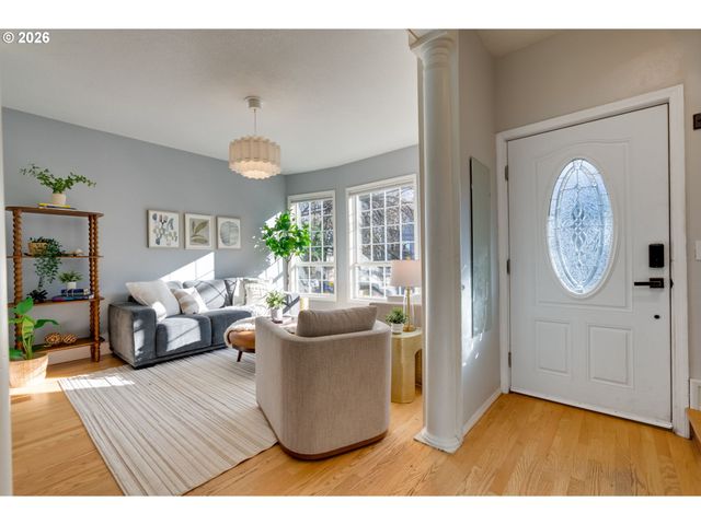 223 S WHITAKER St, Portland, OR 97239