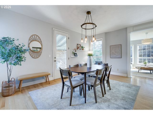 223 S WHITAKER St, Portland, OR 97239