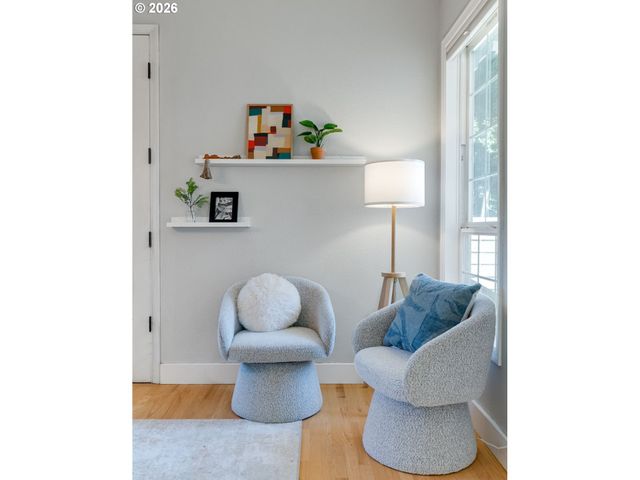 223 S WHITAKER St, Portland, OR 97239