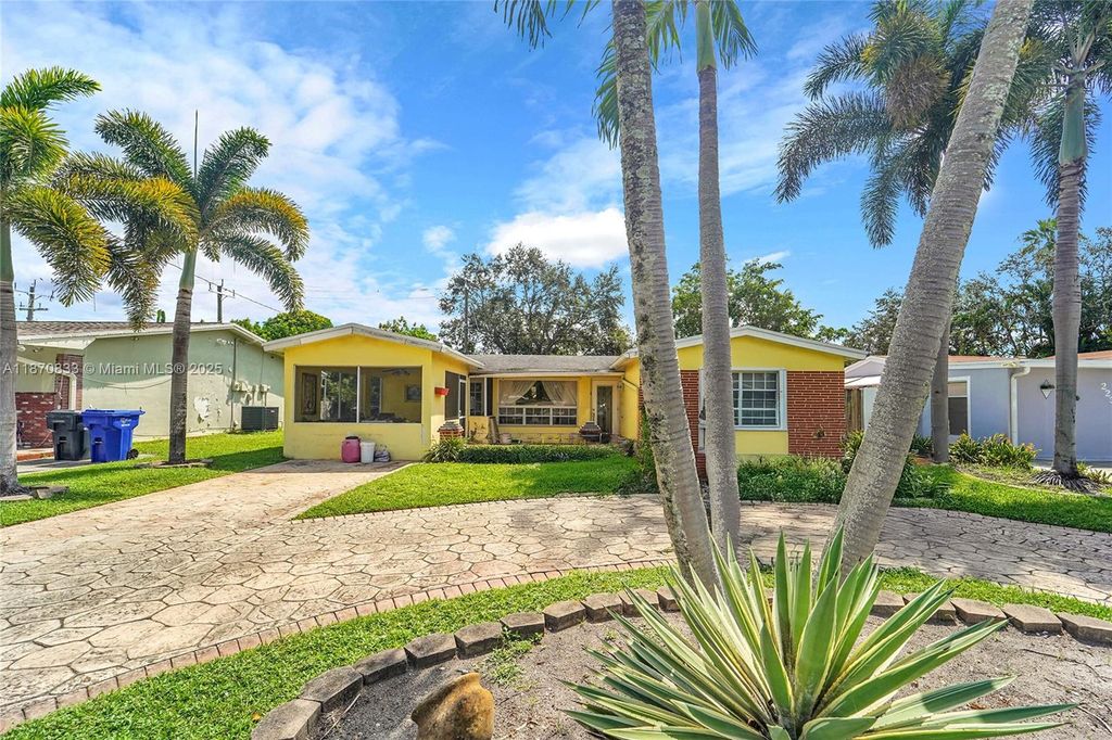 2241 N 66th Ave, Hollywood, FL 33024